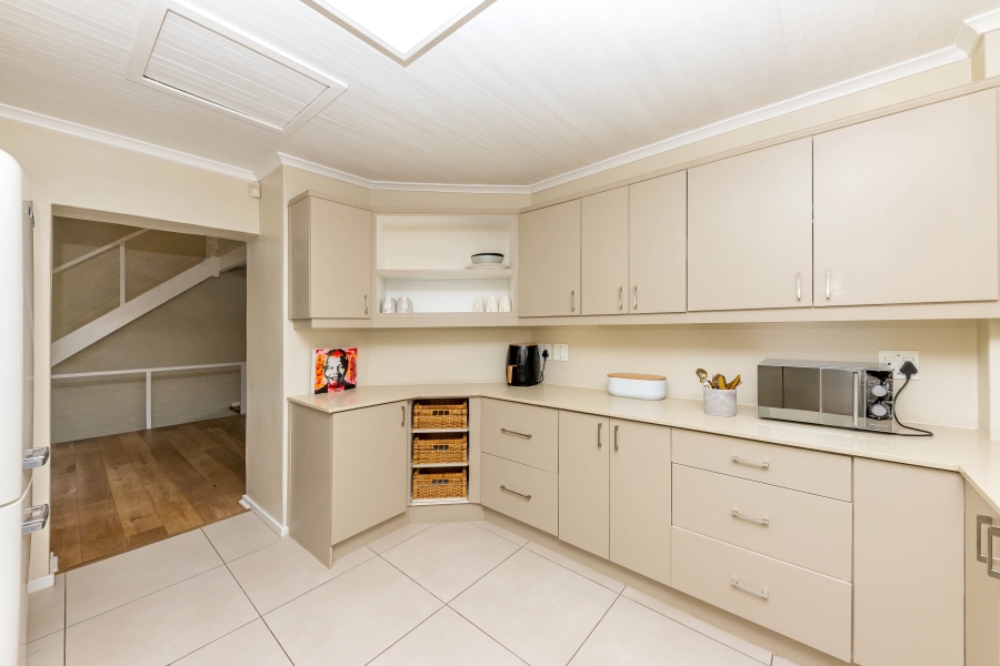 To Let 3 Bedroom Property for Rent in Constantia Nek Estate Western Cape